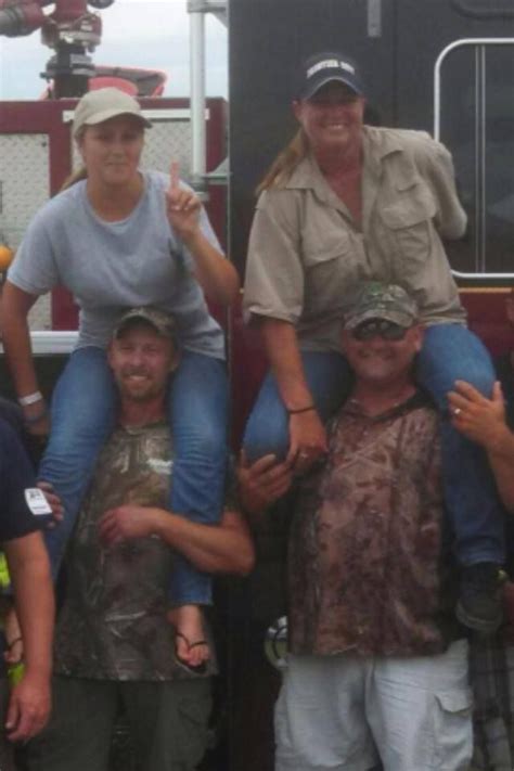 Swamp People Liz Her Husband Justin And Jessica Swamp People Swamp People