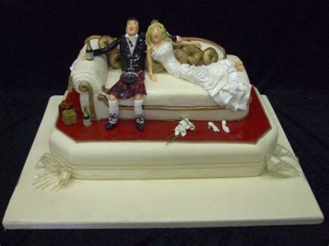 50 Funniest Wedding Cake Toppers That Ll Make You Smile [pictures] Unusual Wedding Cakes