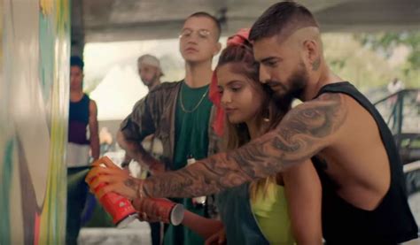 Deja de mentirte la foto que subiste con él, diciendo que era tu cielo bebé, yo te conozco tan bien, sé que fue pa' darme celos no te diré quién, pero llorando por mí te vieron por mí te vieron. Maluma publica el videoclip de 11PM el día que sale su disco