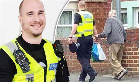 Police Officer Hailed A Hero After Photo Of Him Helping Lost Pensioner