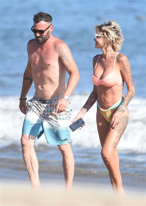 Tina Louise In Bikini Was Seen Out With Brian Austin Green On The Beach
