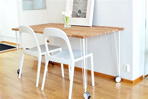 Las mesas plegables hace siglos que existen, y viendo lo poco que ocupan no es de extrañar por qué. Ikea hack: Mesa de cocina con un tablero de roble de ...