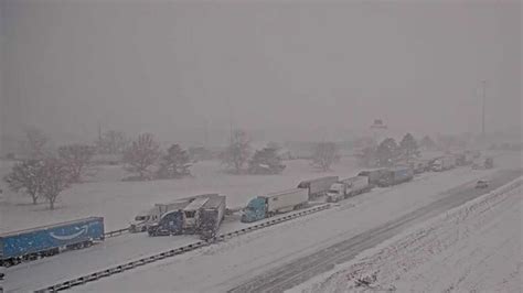 Us Weather Nebraska Battles Heavy Snow And Blizzards Vehicles Piled