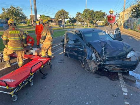 Carro Bate Em Poste No Recanto Das Emas E Motorista Fica Ferida