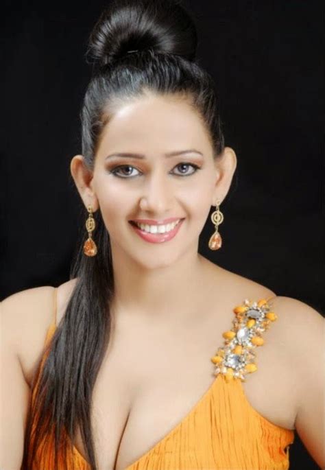 South Indian Actress Sanjana Singh Hot Cleavage Show Stills Cine Gallery