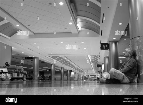 Atlanta Airport Terminal Black And White Stock Photos And Images Alamy