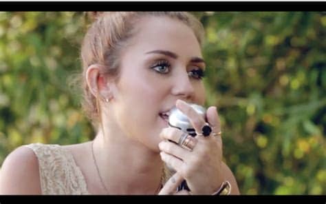 The backyard sessions took place earlier this summer when miley brought her band together to perform some of her favorite songs. 【Miley Cyrus】Jolene - The Backyard Sessions_哔哩哔哩 (゜-゜)つロ 干 ...
