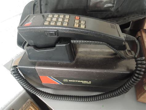 A Motorola Partner 4500x Vintage Mobilecar Phone With Battery