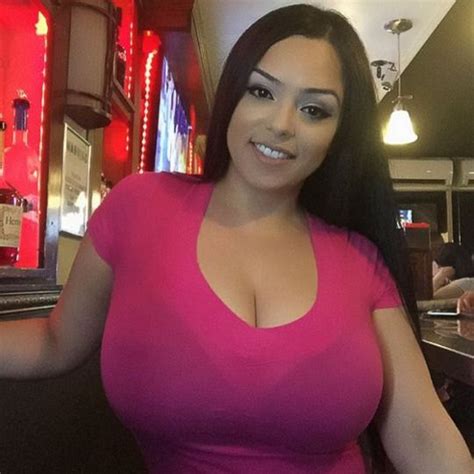 Pin On Eye Candy Cleavage