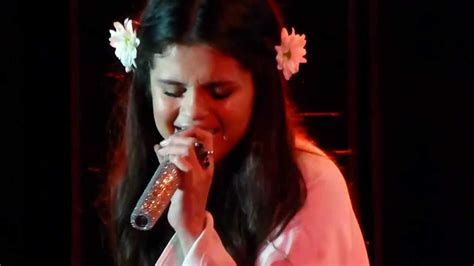 Selena Gomez Sings Who Says Live Unicef Show Youtube