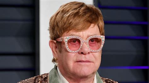 Elton usually likes to go with the flow of things. Nach Statement über seine Söhne: Elton John kassiert ...