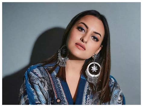 Sonakshi Sinha Lands In Legal Trouble Non Bailable Warrant Issued Against The Actress In A