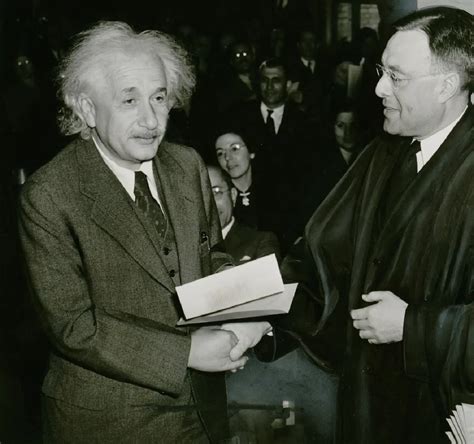 อัลเบิร์ต ไอน์สไตน์ นักฟิสิกส์พลิกโลก กับ เกร็ดชีวิต 7 เรื่องที่คุณอาจ