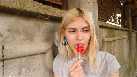 Bodymification A Girl With A Split Tongue Licks Lollipop 4k Slow Motion Shooting Copying