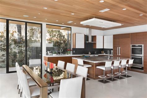 Contemporary Kitchen With Maximum Seating Modern Kitchen Los