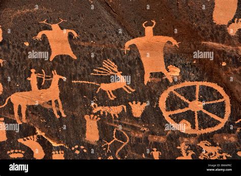 Newspaper Rock Ancient Indian Petroglyph Utah Stock Photo Alamy
