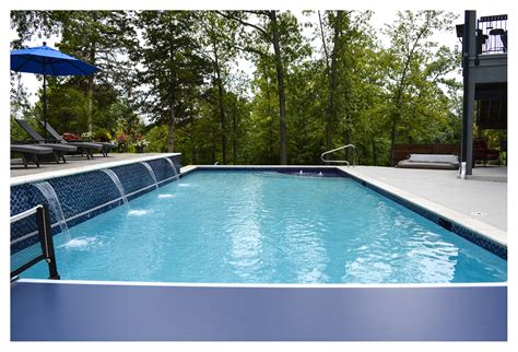 Gunite Swimming Pool With Bullfrog Spa Built By Swim Things In Blue
