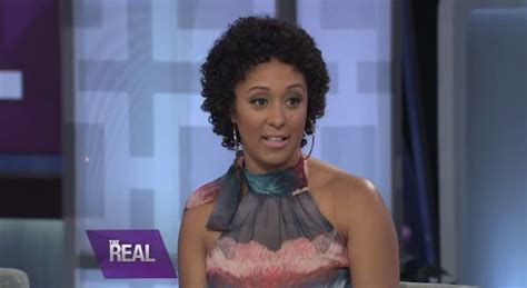 Tamera Mowry Housley Shows Off Her Natural Curls On The Real