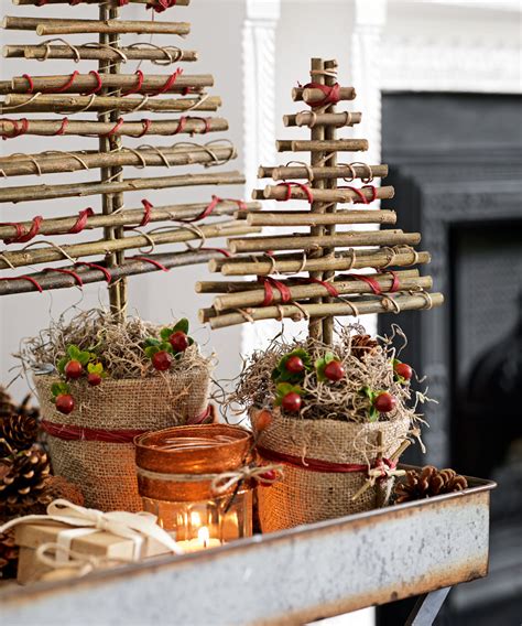 Grab your garland and twinkle lights and get ready for christmas decorating ideas galore. Budget Christmas decorating - Christmas craft ideas ...