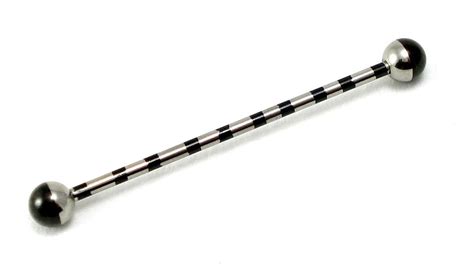 Stretch, plug, tunnel, labret, si tous ces termes vous sont familiers, vous êtes au bon endroit pour trouver tous les bijoux pour orner votre studio de piercing. Piercing industriel anodisé strié noir | Piercing ...