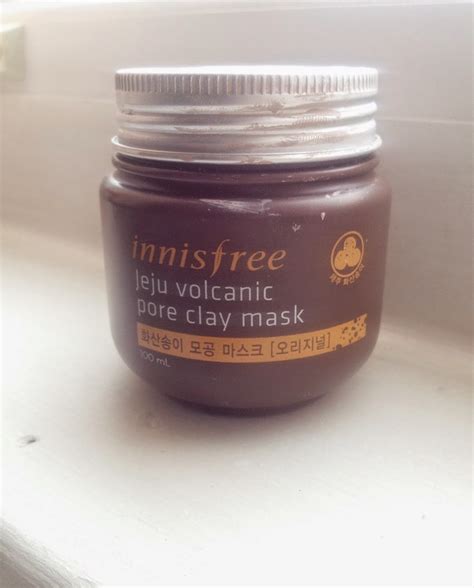 I generally scoop it out with the help of a spoon, and mix it with a few drops of water to apply it to the face. innisfree jeju volcanic pore mask review | 이니스프리 화산송이 마스크 ...