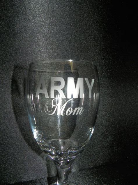 Army Mom Custom Etched Wine Glass By Vinyldecalsandglass On Etsy 10 00 Etched Wine Glass