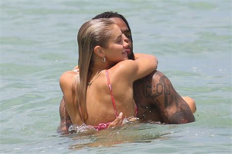 Laura Ivaniukas Hits The Beach With DAngelo Russell In Miami