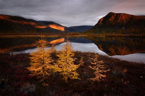 1600x900 Autumn Lake Reflections Fall Clouds Nature Russia 1600x900