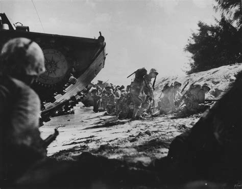 Photo Men Of The First Wave Of Us Marines To Land On Saipan Mariana