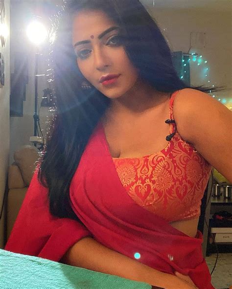 Tamil Actress Reshma Pasupuleti New Saree Photoshoot