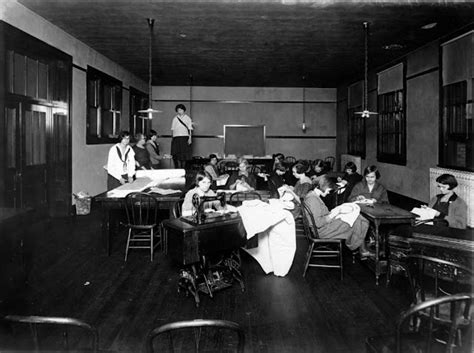 30 Fascinating Vintage Photographs Of Girls Home Economics Classes From