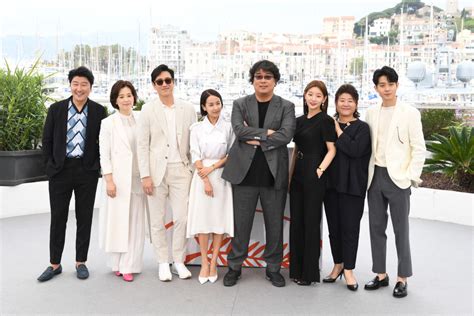 Parasite (2019) (korean) movie download mp4. Korean dark comedy Parasite scoops top award at Cannes ...