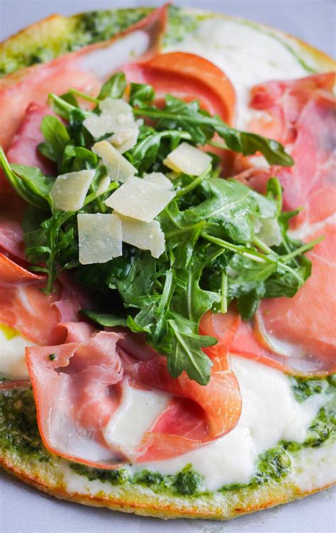 If you've been following this blog for a while, you know i love pizza. Prosciutto Arugula Pizza with Cauliflower Crust