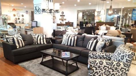 Tidak hanya hemat tempat, model sofa bentuk l juga sangat pas. Harga Sofa Tamu Di Informa : 5 Tips Memilih Sofa Terbaik ...