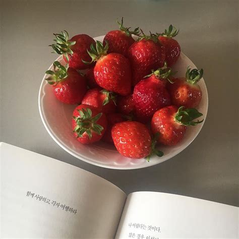 Strawberry Bowl Pinterest Softcoffee Aesthetic Food Pretty Food