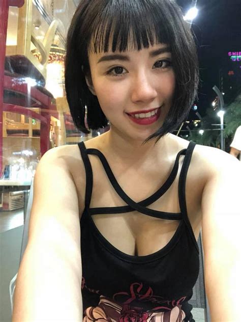 linh miu có gu thời trang toàn ngực cực sexy đốt mắt người xem