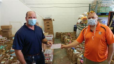Bg Christian Food Pantry Gets 10000 Donation From National Beef Bg