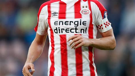 It shows all personal information about the players, including age, nationality, contract duration and current market. Energiedirect stopt als hoofdsponsor van PSV ...