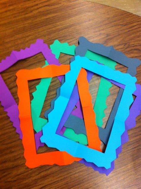 Kids Can Make Super Easy Picture Frames Out Of Construction Paper 31