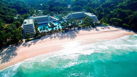 Hotel On The Beach In Phuket Thailand Le Méridien Phuket Beach Resort