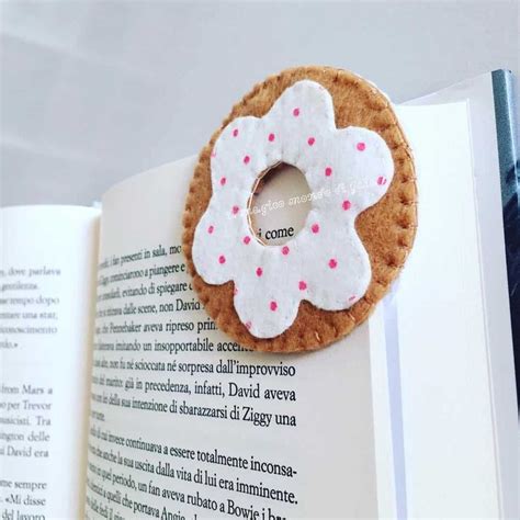 23 easy homemade bookmark design ideas for bookworms felt crafts diy homemade bookmarks felt