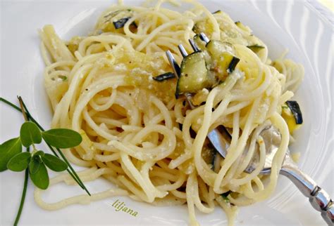Тестенини со сос од тиквички Moirecepti