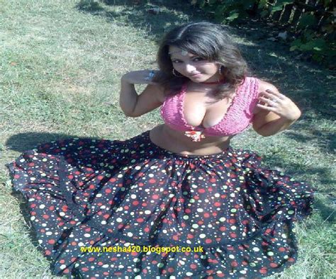 Nesha Jawani Ki Desi Mallu Bhabhi Hot In Tight Pink