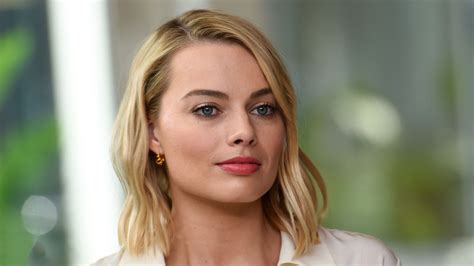 Margot Robbie Facial