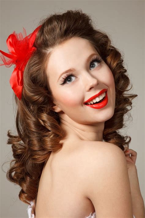 42 Pin Up Hairstyles That Scream 1950s Hairstyles For Long Hair Up Hairstyles Long Hair Styles