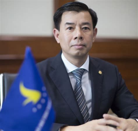 Vingroup has named a former deputy ceo of vietnam airlines as the first chief executive of its new airline he was among the most experienced pilots at vietnam airlines. CEO Vingroup: Việt Nam sẽ có thung lũng silicon như Mỹ ...