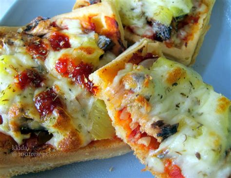 Untuk kesempatan kali ini kami akan mencoba menyajikan sebuah resep dan cara mudah membuat pizza mini yang sederhana. KOLEKSI 1001 RESEPI *************: Waffle Mini Pizza