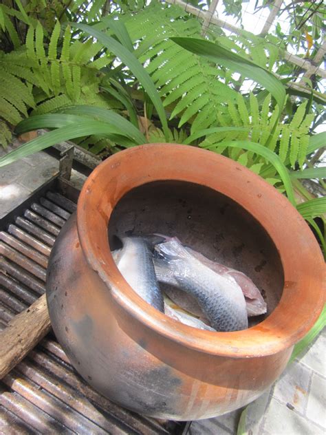 Although clay cookware that are glazed are way popular, the unglazed ones have strong features. The Omnivores' Diary : Cooking with Clay Pots (a.k.a. Palayok)