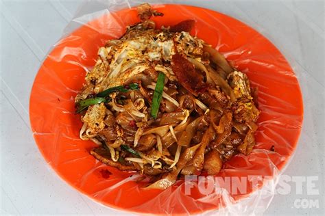 The best char kway teow i remembered ever eaten was just made with fried flat noodles which include cockles or/and eggs and bean sprout. Food Review: Brickfields Char Kuey Teow Stall ...