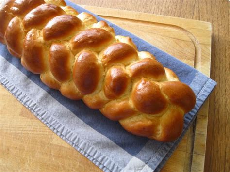 How to braid 4 strand round challah. Daring Bakers: Challah Back Y'all!